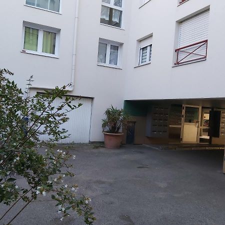 T2 Parking A Reserver Wi-Fi 10' A Pied Du Port Vannes Dış mekan fotoğraf