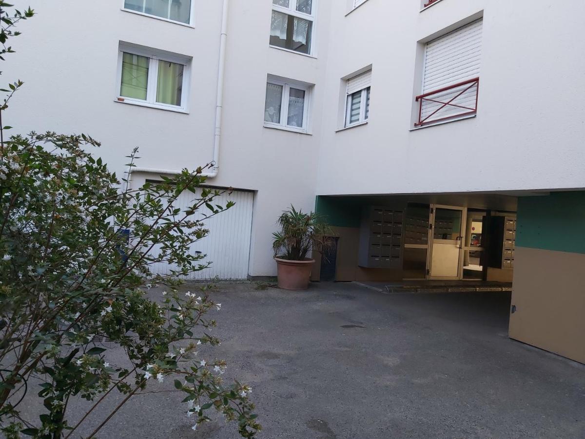 T2 Parking A Reserver Wi-Fi 10' A Pied Du Port Vannes Dış mekan fotoğraf