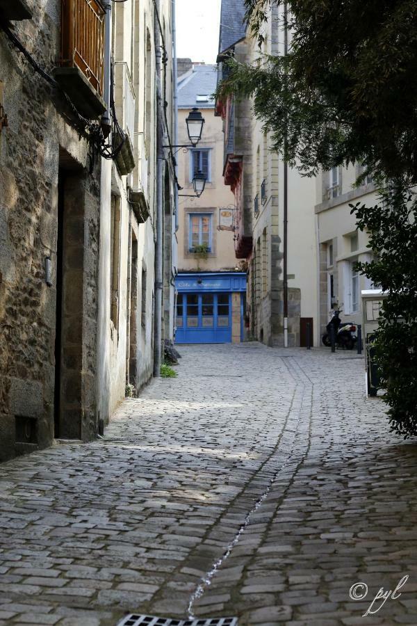 T2 Parking A Reserver Wi-Fi 10' A Pied Du Port Vannes Dış mekan fotoğraf